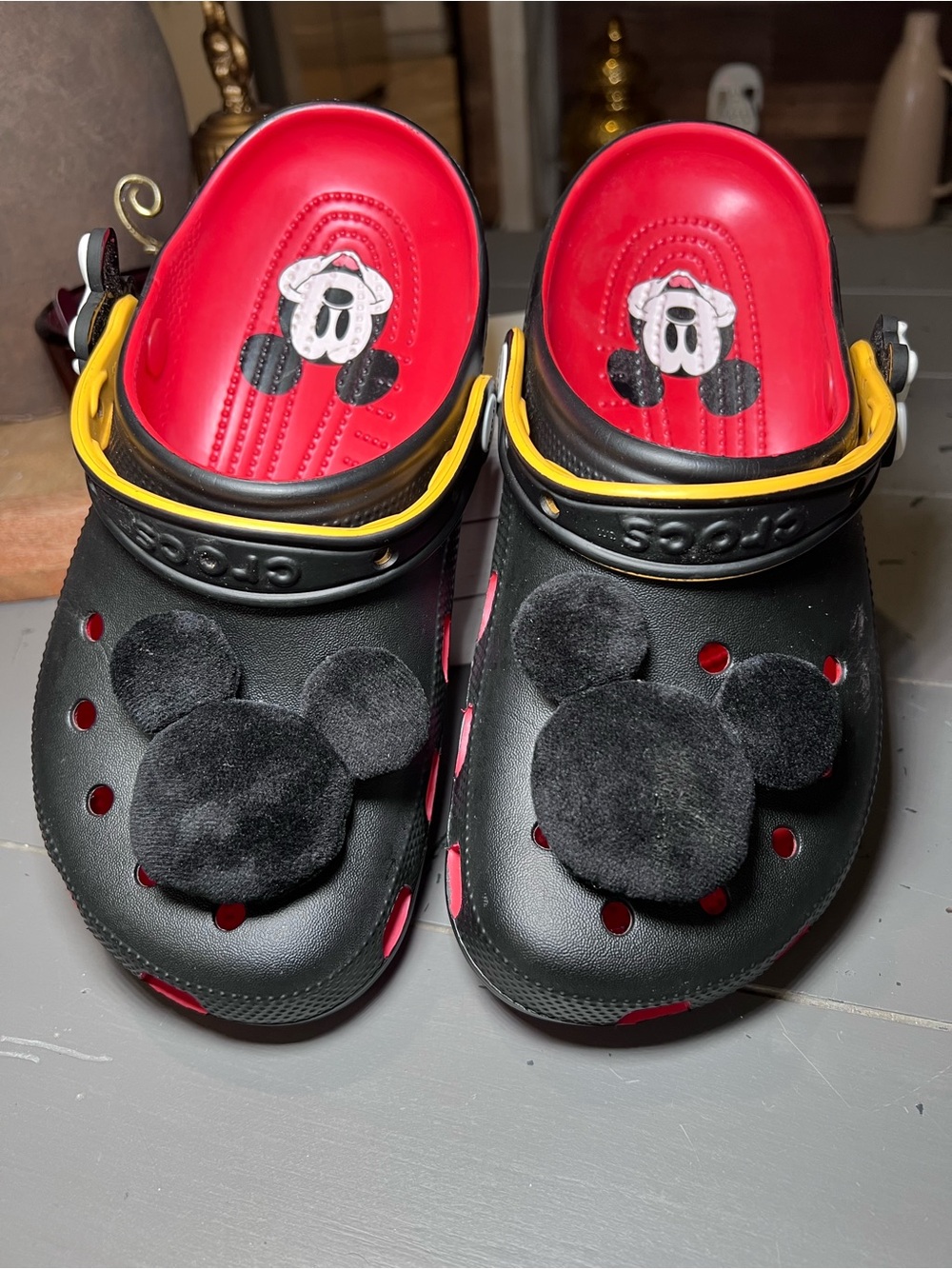 Crocs Women’s Black & Red Mickey Mouse Clog Shoes Size 8 - Picture 2 of 9